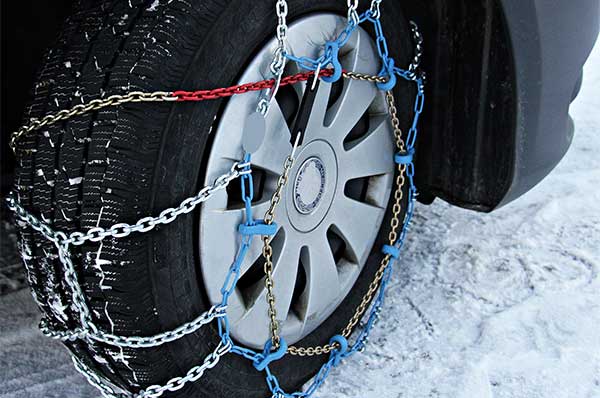 Witterungsverhältnisse-Schneeketten